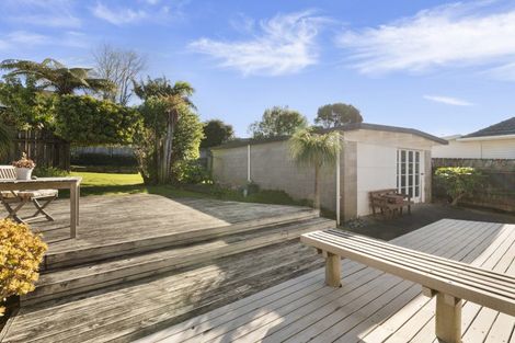 Photo of property in 50 Woodside Avenue, Northcote, Auckland, 0627