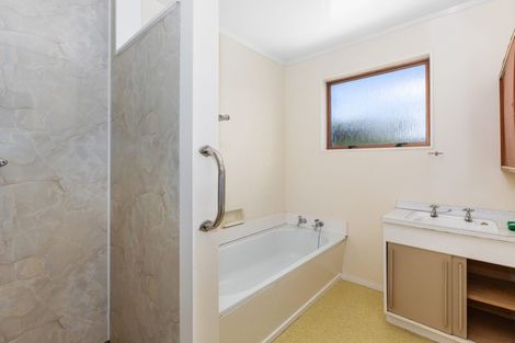Photo of property in 71 Fyvie Avenue, Tawa, Wellington, 5028