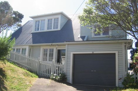 Photo of property in 11 Harbour View Road, Northland, Wellington, 6012