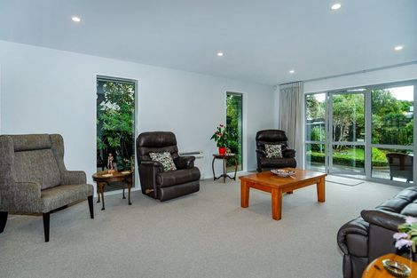 Photo of property in 2/15 Taylors Avenue, Bryndwr, Christchurch, 8052