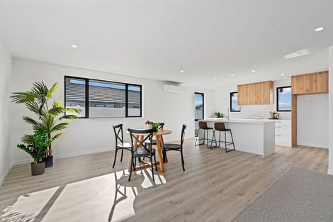 Photo of property in 8 Te Taniwha Road, One Tree Point, 0118