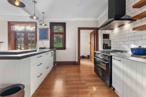 Photo of property in 32 Grandview Crescent, Opoho, Dunedin, 9010