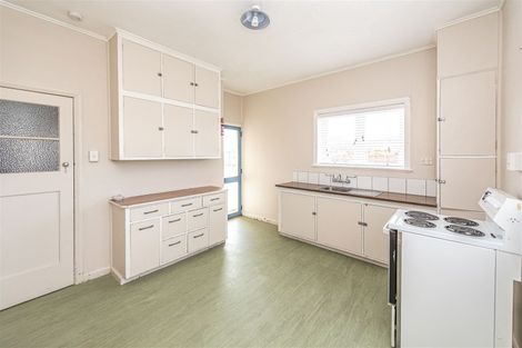 Photo of property in 63 Selwyn Crescent, College Estate, Whanganui, 4500