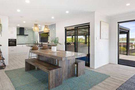 Photo of property in 10 Cottonwood Place, Kawakawa Bay, Papakura, 2585