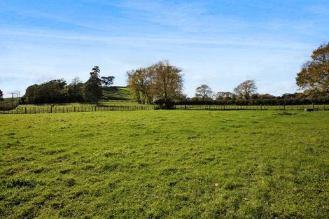 Photo of property in 44 Rawhitiroa Road, Eltham, 4322