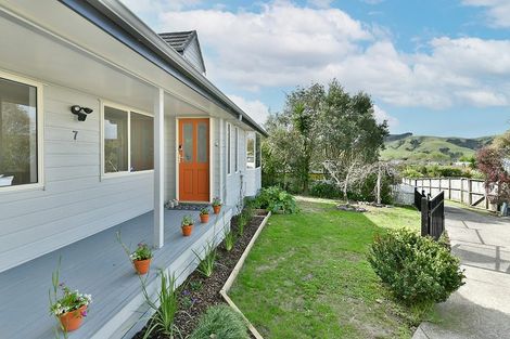 Photo of property in 7 Amberly Rise, Helensville, 0800