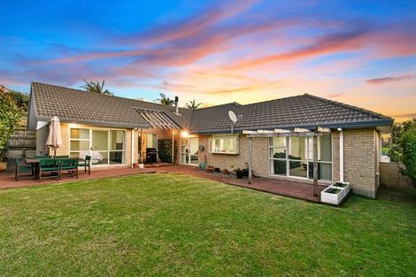 Photo of property in 40 Goodwood Drive, Goodwood Heights, Auckland, 2105