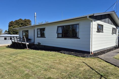 Photo of property in 18 Leeton Drive, Waipukurau, 4200