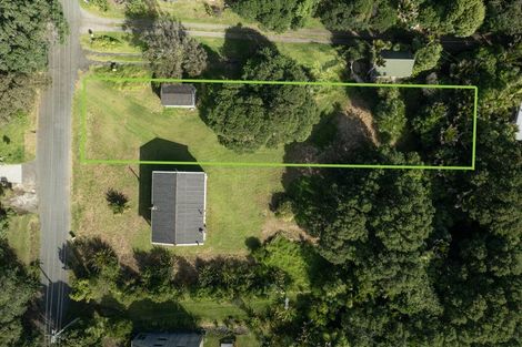 Photo of property in 116 Garden Road, Piha, 0772