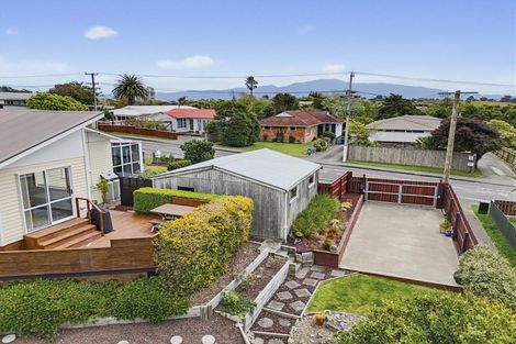 Photo of property in 22 Gray Avenue, Paraparaumu Beach, Paraparaumu, 5032