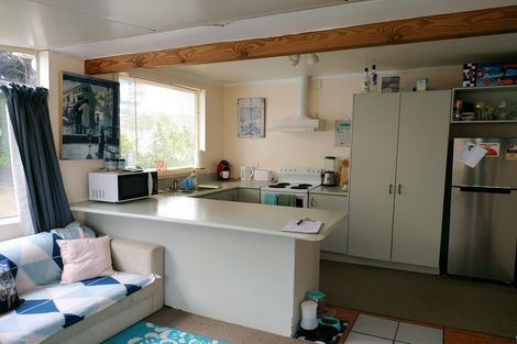 Photo of property in 8b Holiday Road, Stanmore Bay, Whangaparaoa, 0932