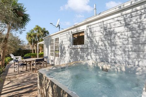 Photo of property in 102 Jellicoe Street, Martinborough, 5711