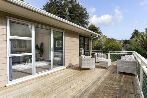 Photo of property in 9 The Grove, Titirangi, Auckland, 0604