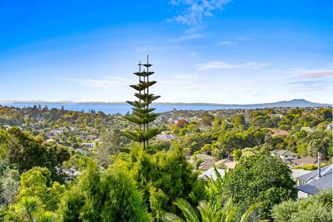 Photo of property in 1/813 East Coast Road, Northcross, Auckland, 0630