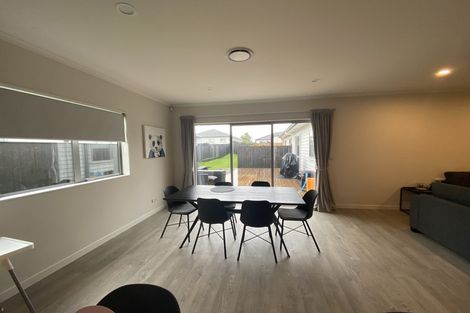 Photo of property in 13 Walter Ruddock Avenue, Kumeu, 0810