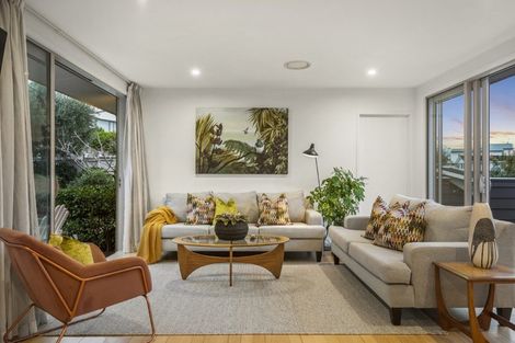 Photo of property in 11 City View Terrace, Birkenhead, Auckland, 0626