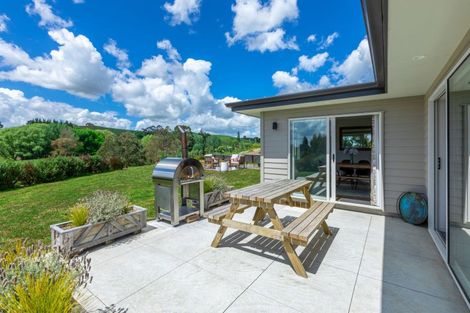 Photo of property in 100 Racecourse Road, Waipawa, 4210