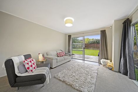 Photo of property in 2/5 Cheam Place, Pakuranga Heights, Auckland, 2010
