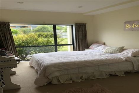 Photo of property in 39 Arahiwi Grove, Tirohanga, Lower Hutt, 5010
