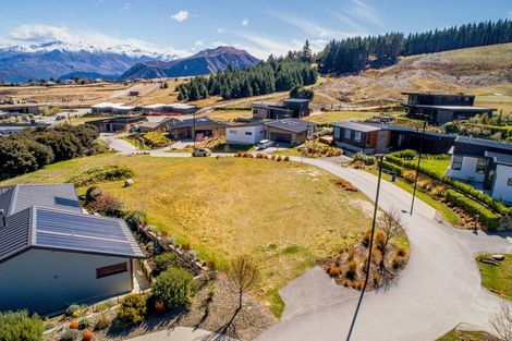 Photo of property in 5 Karearea Rise, Wanaka, 9305