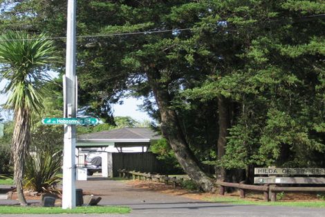 Photo of property in 3/93 Hobsonville Road, West Harbour, Auckland, 0618