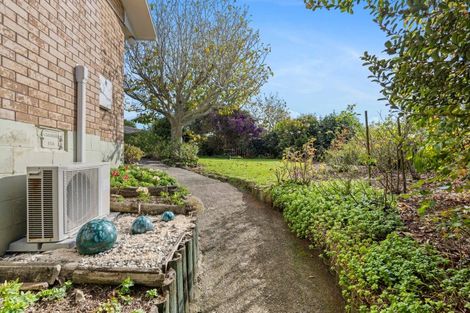 Photo of property in 6c Fairview Place, Westown, New Plymouth, 4310