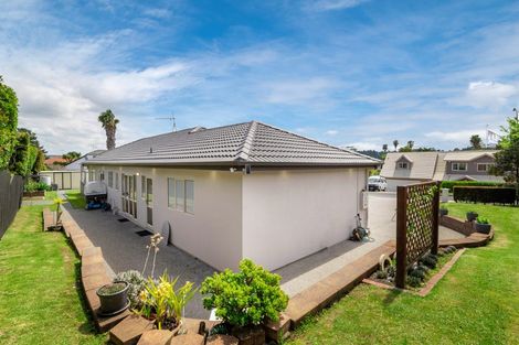 Photo of property in 8 Stonedge Lane, Rosedale, Auckland, 0632
