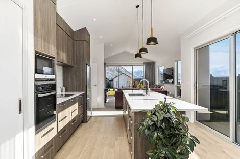 Photo of property in 3 Scurr Terrace, Wanaka, 9305