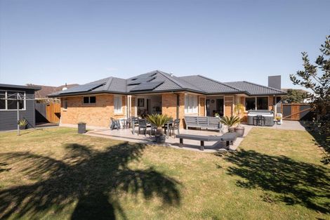 Photo of property in 619 Gloucester Road, Papamoa Beach, Papamoa, 3118