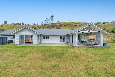 Photo of property in 2265 South Head Road, South Head, Helensville, 0874