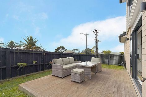 Photo of property in 105 Lincoln Park Avenue, Massey, Auckland, 0614