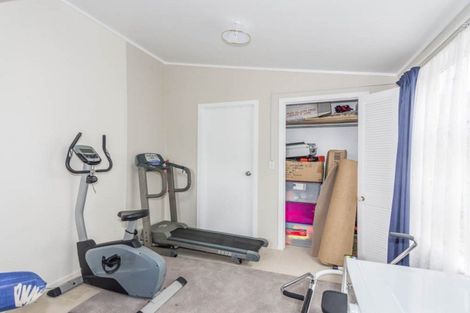 Photo of property in 2/52 Waitaki Street, Henderson, Auckland, 0612