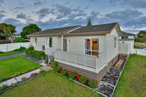 Photo of property in 2/18 Etherton Drive, Weymouth, Auckland, 2103