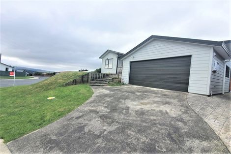 Photo of property in 86 Baylands Drive, Newlands, Wellington, 6037