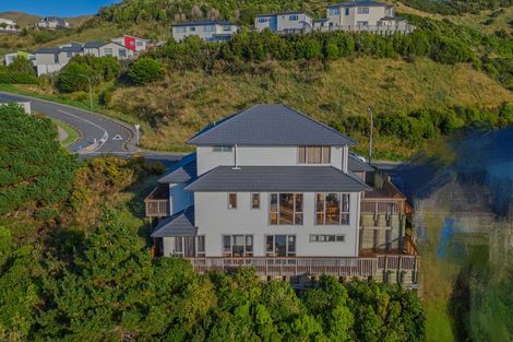 Photo of property in 32 Melksham Drive, Churton Park, Wellington, 6037