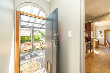 Photo of property in 2 Tarata Street, Saint Johns Hill, Whanganui, 4501