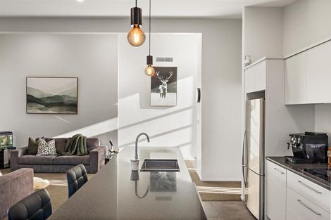 Photo of property in 8 Sir Lincoln Drive, Kumeu, 0810