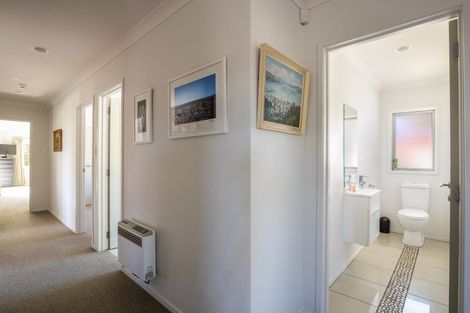 Photo of property in 12 Montrose Place, Highlands Park, New Plymouth, 4312