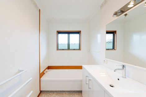 Photo of property in 9 Edgecombe Court, Roslyn, Palmerston North, 4414