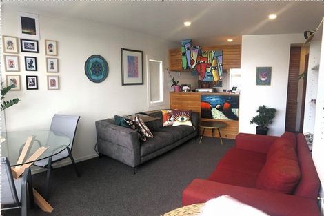 Photo of property in 10/2 Oriental Terrace, Mount Victoria, Wellington, 6011