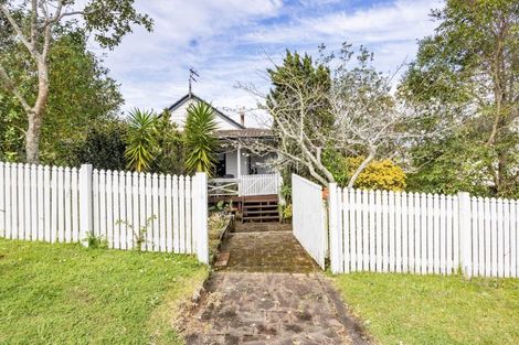 Photo of property in 32 Moire Road, Massey, Auckland, 0614