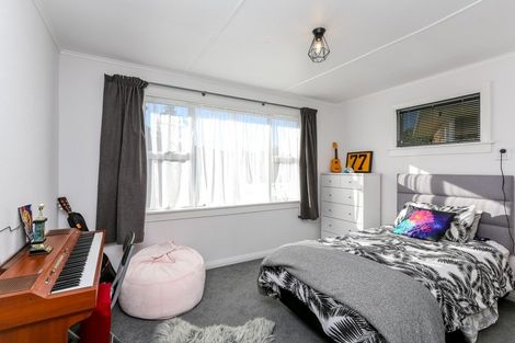 Photo of property in 128 Huatoki Street, Frankleigh Park, New Plymouth, 4310