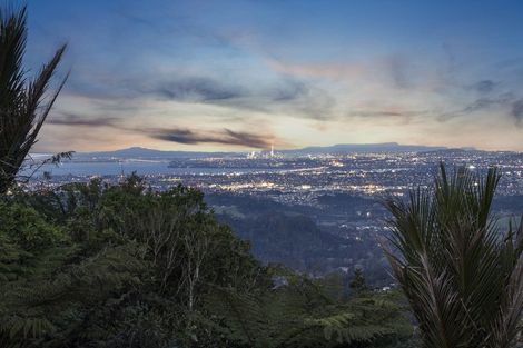 Photo of property in 27 Turanga Road, Henderson Valley, Auckland, 0612