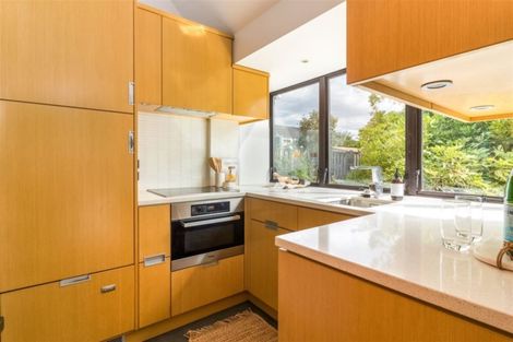 Photo of property in 100 Beachville Road, Redcliffs, Christchurch, 8081