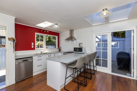 Photo of property in 11 Hookway Grove, Paraparaumu, 5032