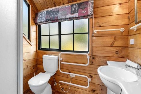 Photo of property in 38 Gemini Place, Kawaha Point, Rotorua, 3010