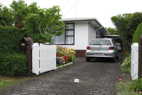 Photo of property in 20 Sullivan Avenue, Mangere Bridge, Auckland, 2022
