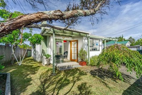 Photo of property in 17 Gladstone Road, Northcote, Auckland, 0627