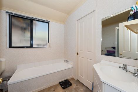 Photo of property in 12 Twickenham Place, Nawton, Hamilton, 3200