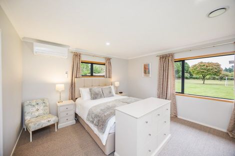 Photo of property in 46 Turitea Road, Fitzherbert, Palmerston North, 4472
